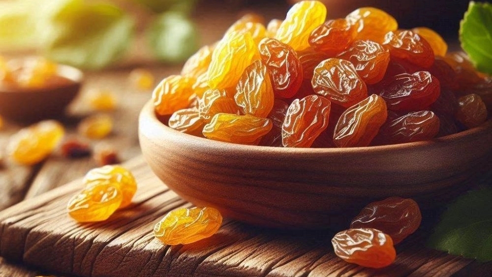 Usage and benefits of gold and green raisins in Mashhad